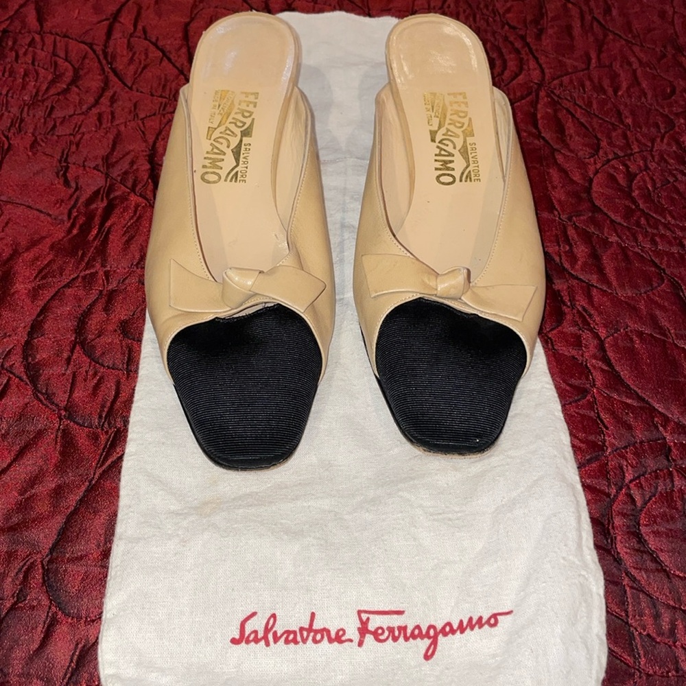 Ferragamo Women’s Leather Bow Mule Sandals SZ 10B